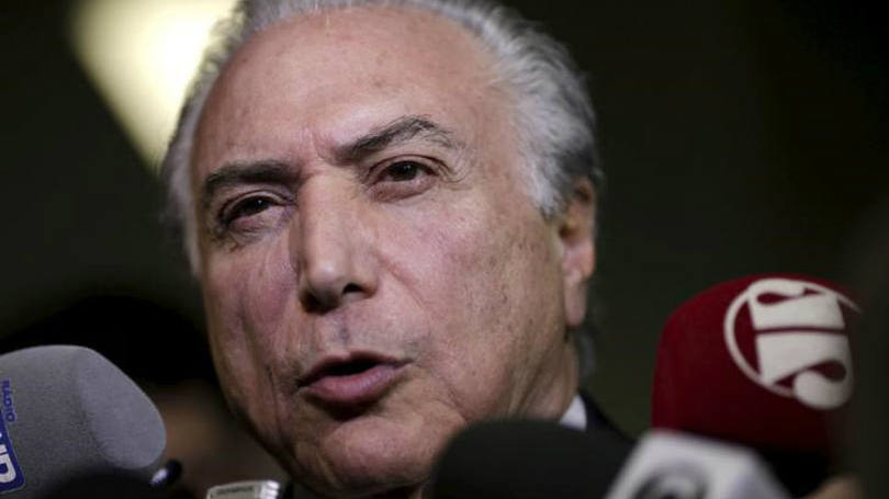 Temer defende Lava Jato, mas diz que ela não pode parar país