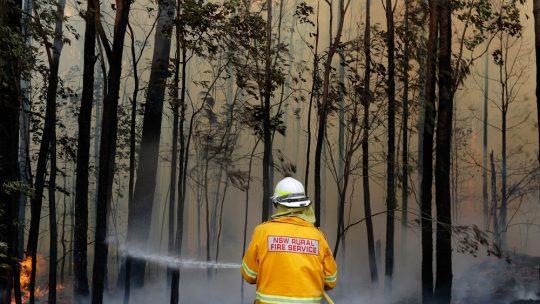 Austrália pede que 250 mil deixem suas casas por causa de riscos de aumento dos incêndios