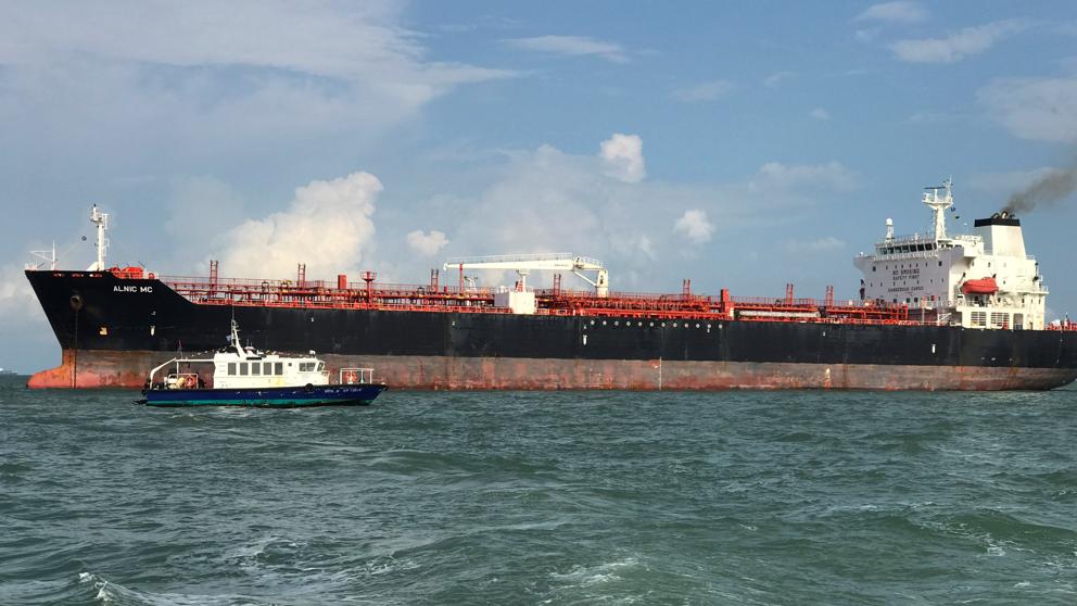 Petróleo é armazenado em navios-tanque em ritmo recorde